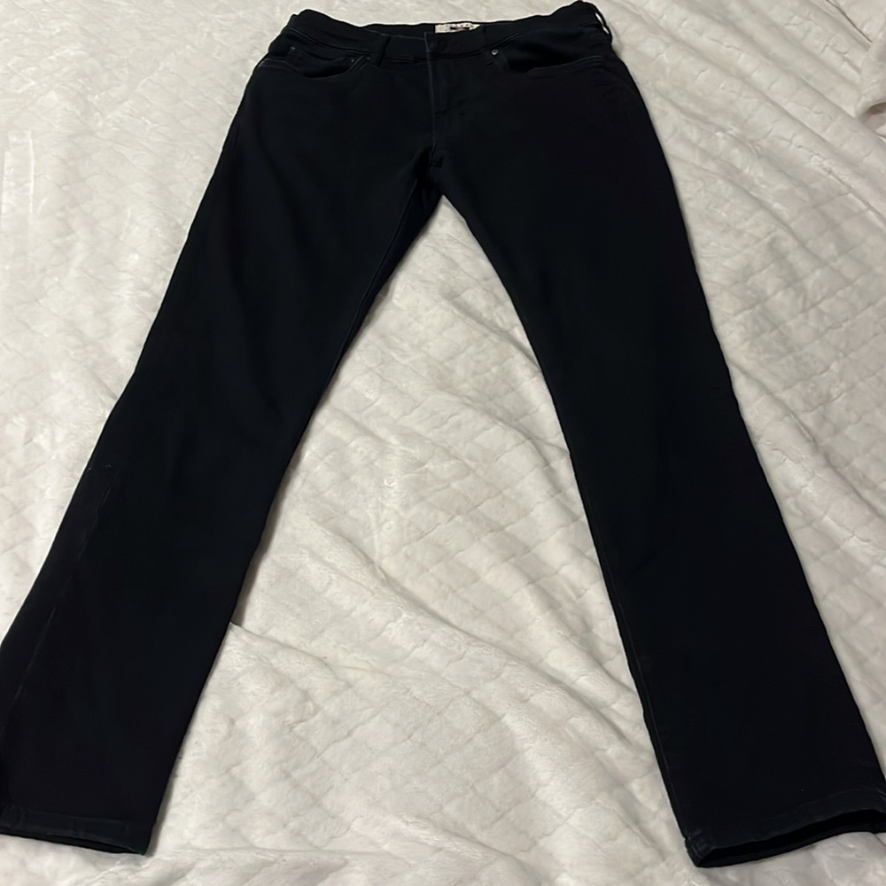 Joseph Abboud slim fit stretch jeans. 31x32 Black.  Excellent cond.